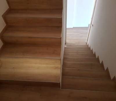 Costruzione scale e gradini su misura con legno di parquet